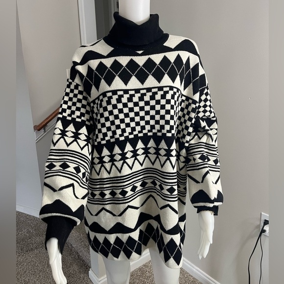 Urban Outfitters Black and White Geometric turtleneck oversized Sweater - Picture 1 of 10